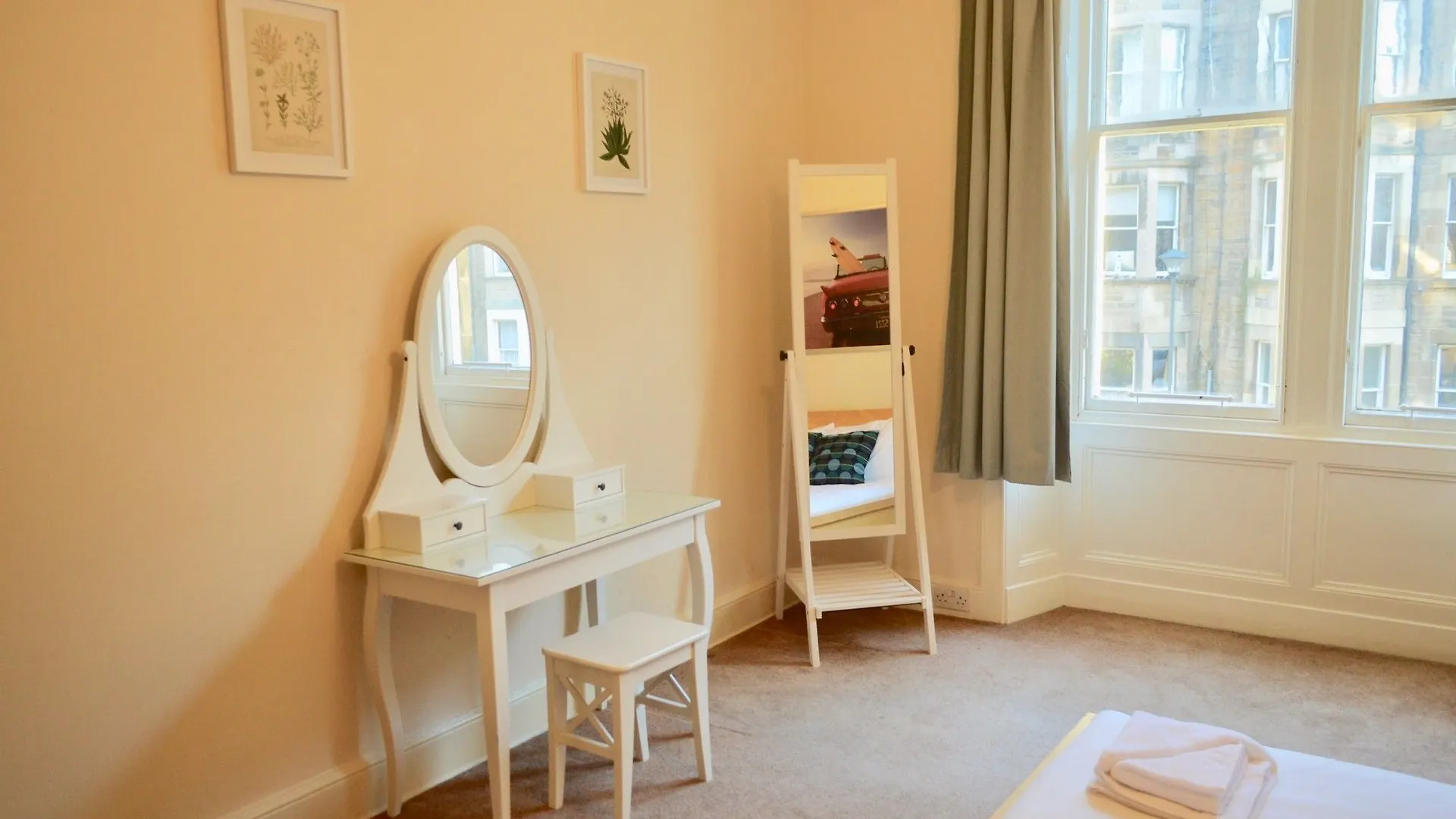 3 Bedroom Bruntsfield Flat Edinburgh 0*,  United Kingdom