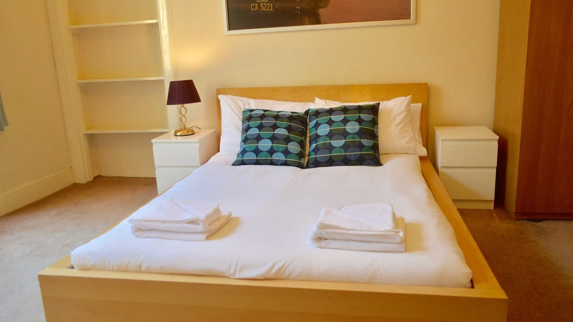 3 Bedroom Bruntsfield Flat Edinburgh 0*,  United Kingdom